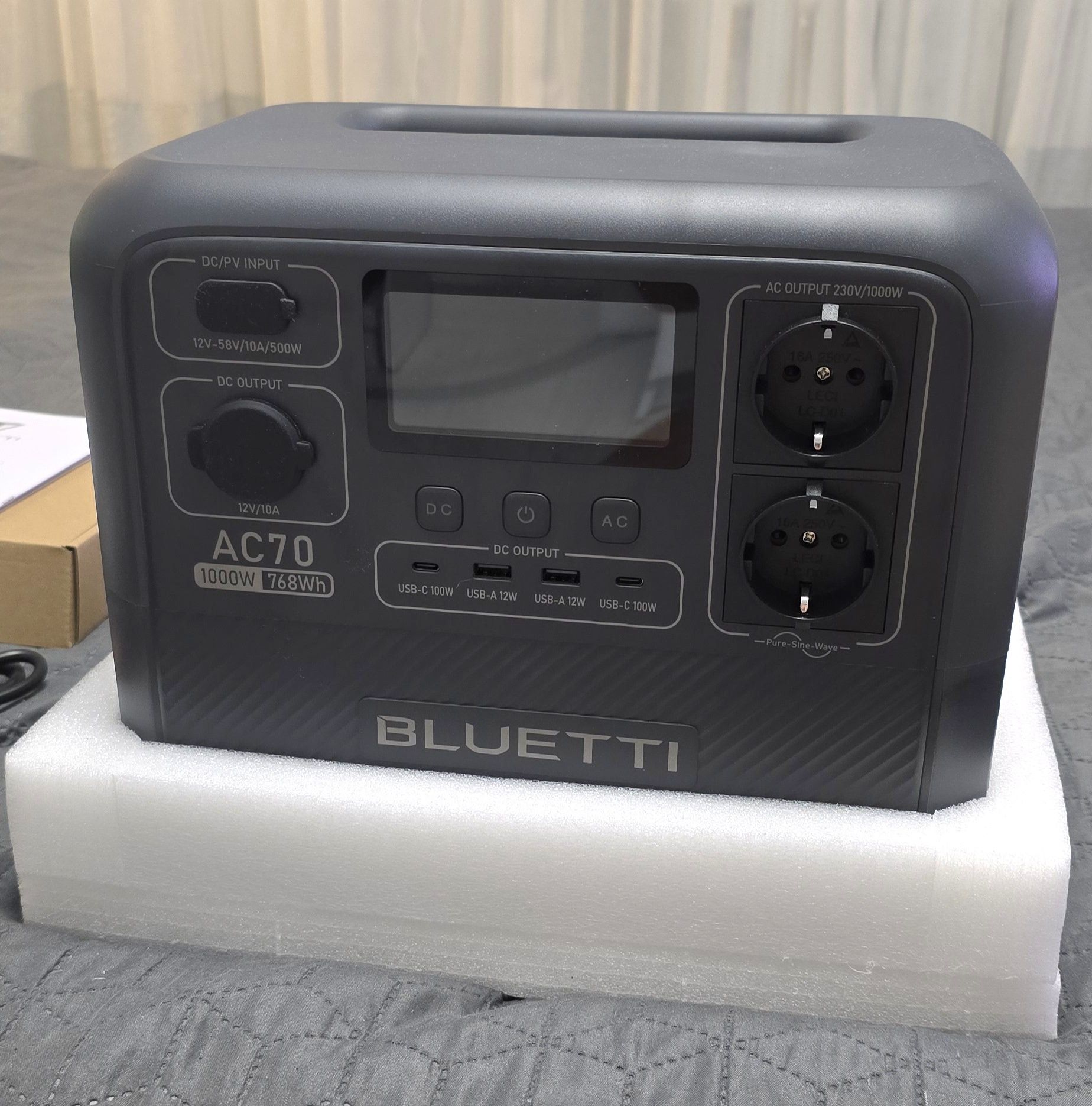 Зарядна станція Bluetti AC70