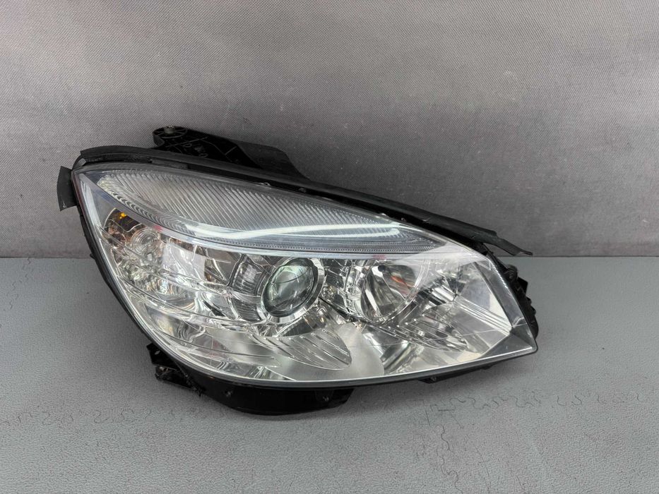 Mercedes C W204 Lampa Przód Przednia Prawa H7 Europa IGŁA