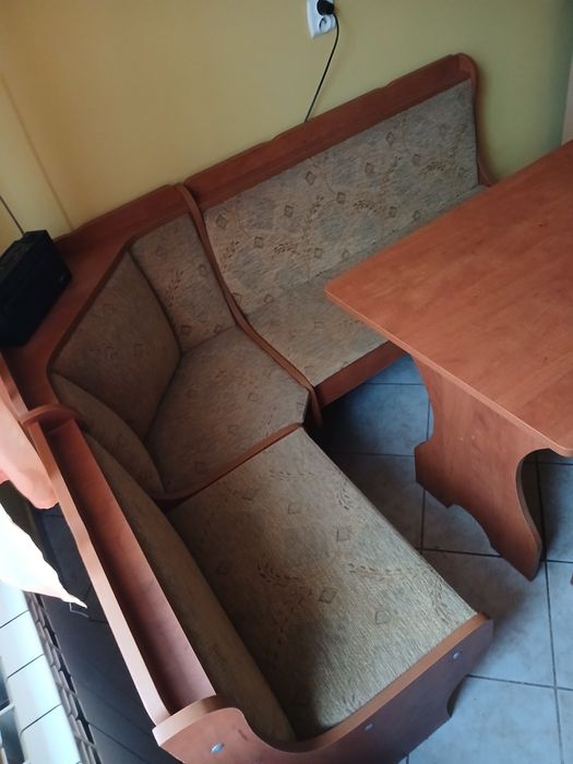 Narożnik do kuchni plus stół plus 2 taborety