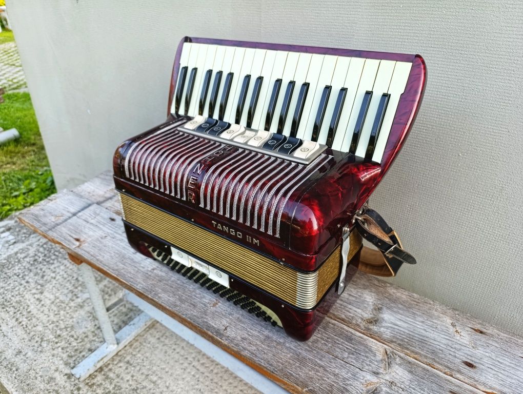 Akordeon Hohner Tango IIM 96 basów