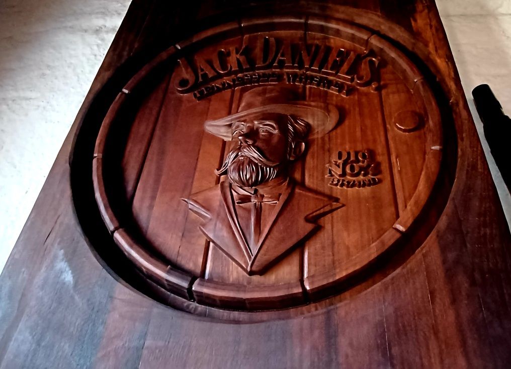 Jack Daniels, em forma tampa de uma pipa.