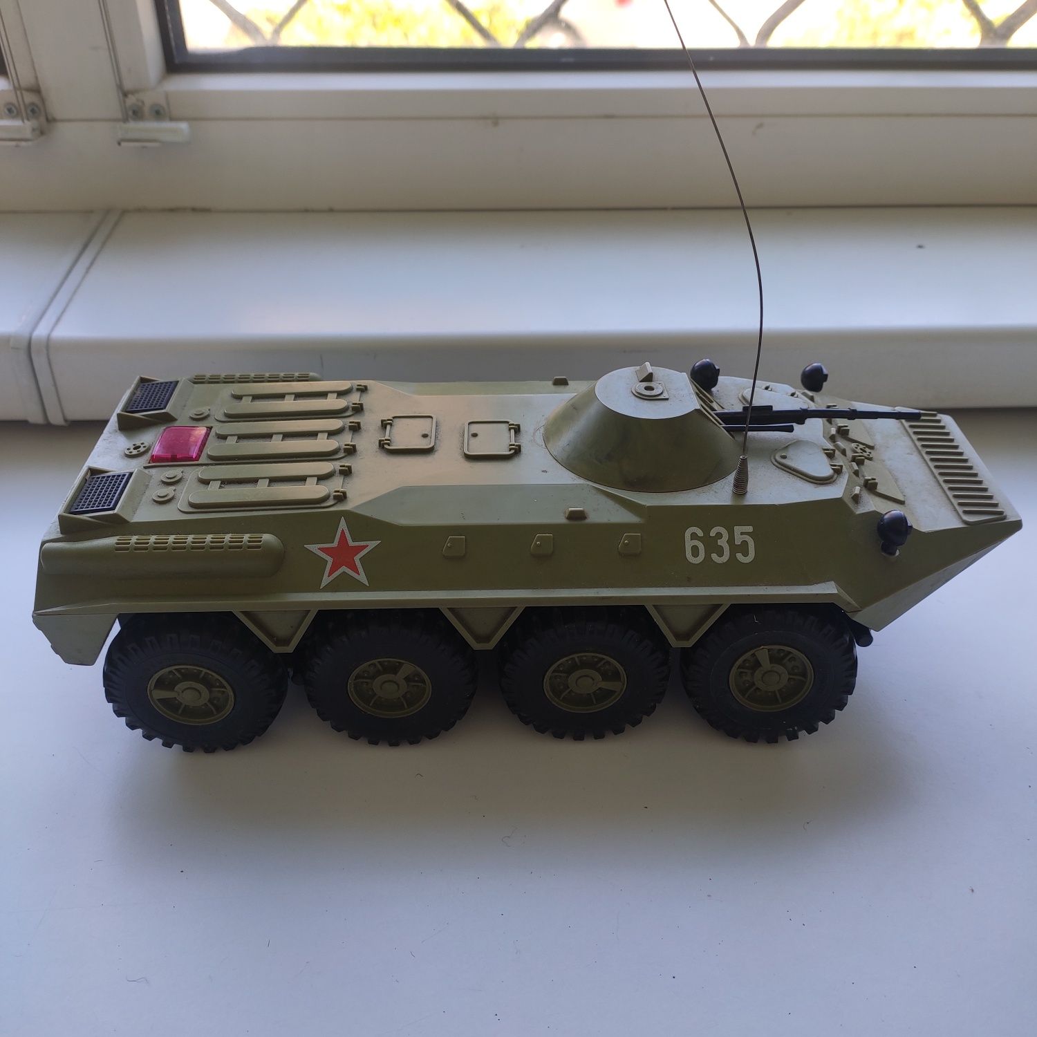 Игрушка БТР-80 на реставрацию, восстановление