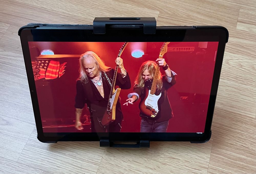 Кріплення планшета кріпиться на підголовник автомобіл