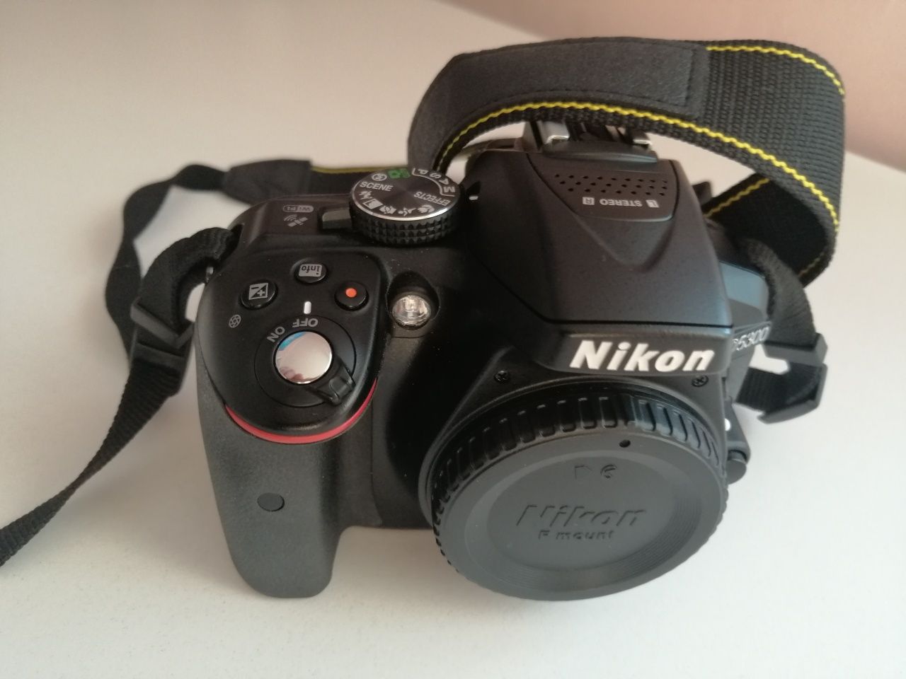 Aparat fotograficzny Nikon D5300 + Nikkor 18-140 + Yongnuo YN565