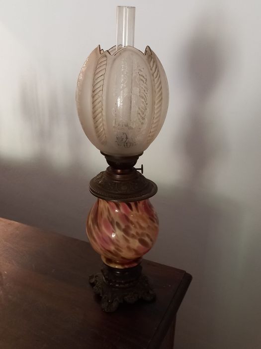 Candeeiro a petróleo séc.XIX em vidro coalhado e bronze