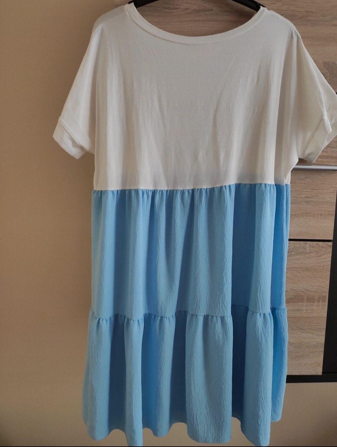 Sukienka biało-niebieska