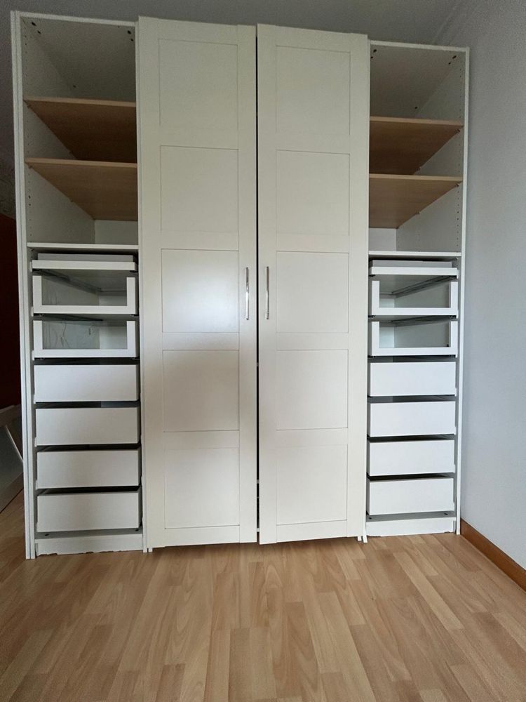 Roupeiro do ikea branco com varias gavetas