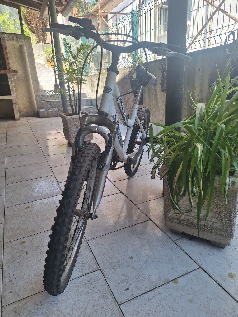 Bicicleta criança/joven restaurada