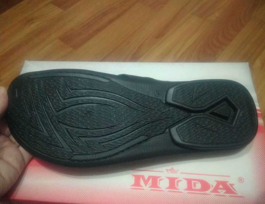 Продам Новые кожаные шлепанцы Мида