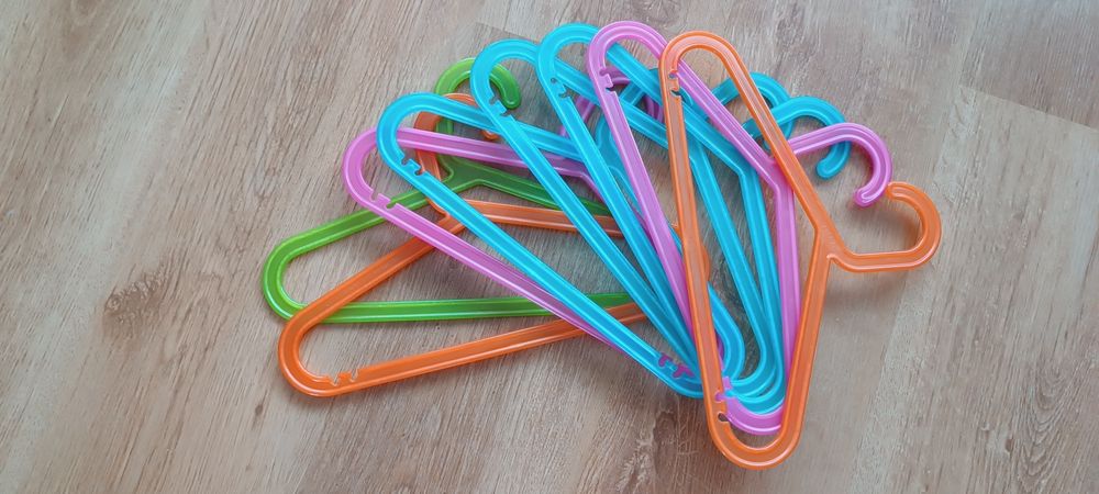 Wieszaki dziecięce kolorowe Ikea