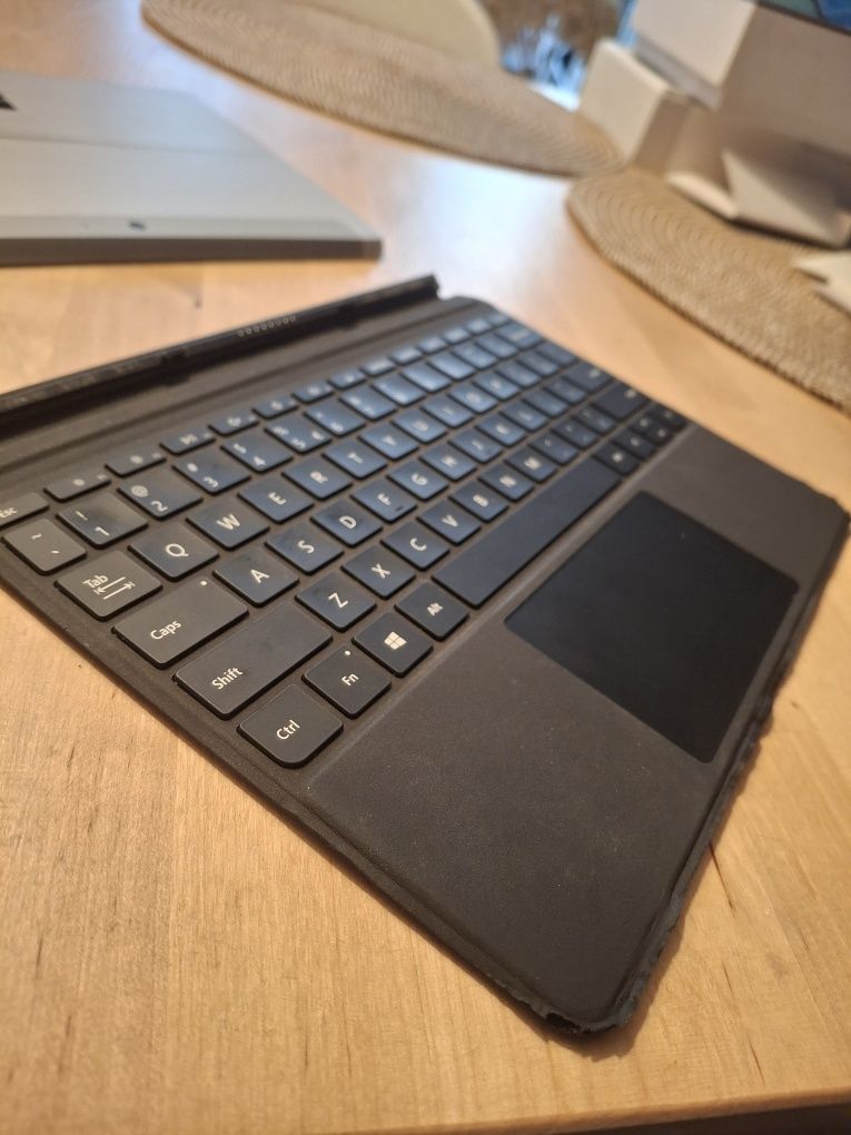 Tablet/laptop Microsoft Surface Go 4GB/64GB/W10S + klawiatura magnety