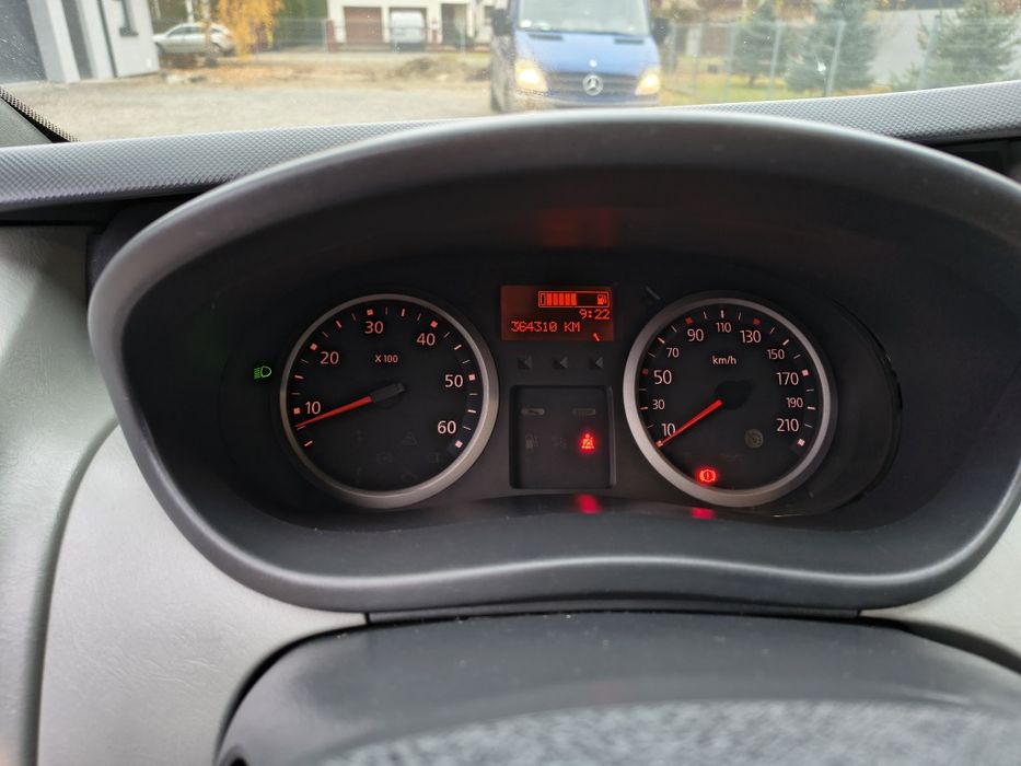 Renault Trafic II 2.0 dCi long 9.os Black Edition