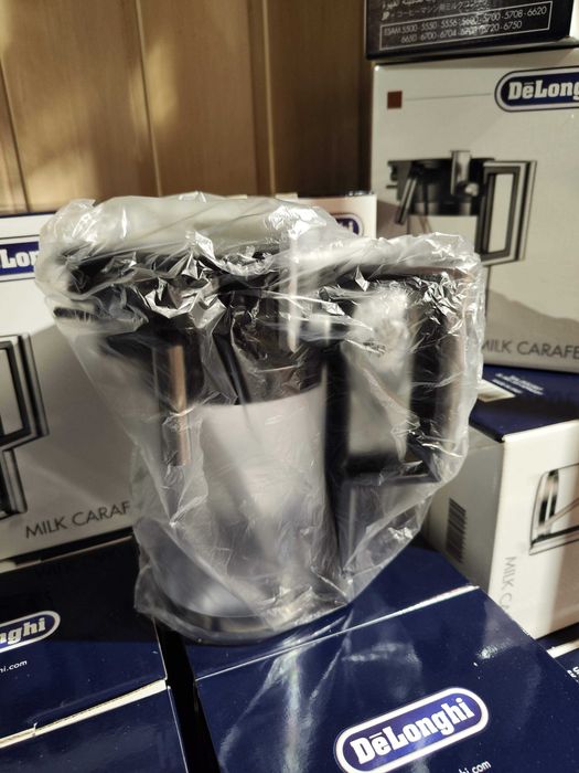 Капучинатор капучінатор молочник DeLonghi Primadonna Perfecta DLSC007