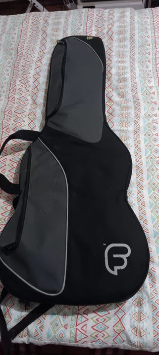 Guitarra elétrica semi nova