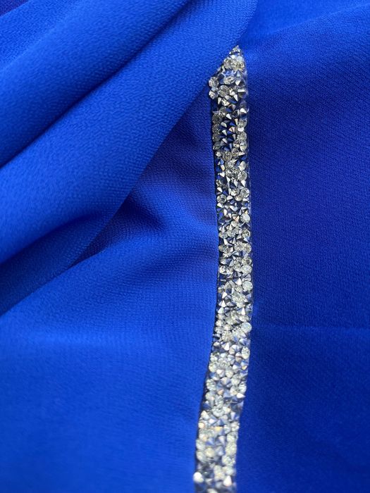 Niebieska sukienka wizytowa