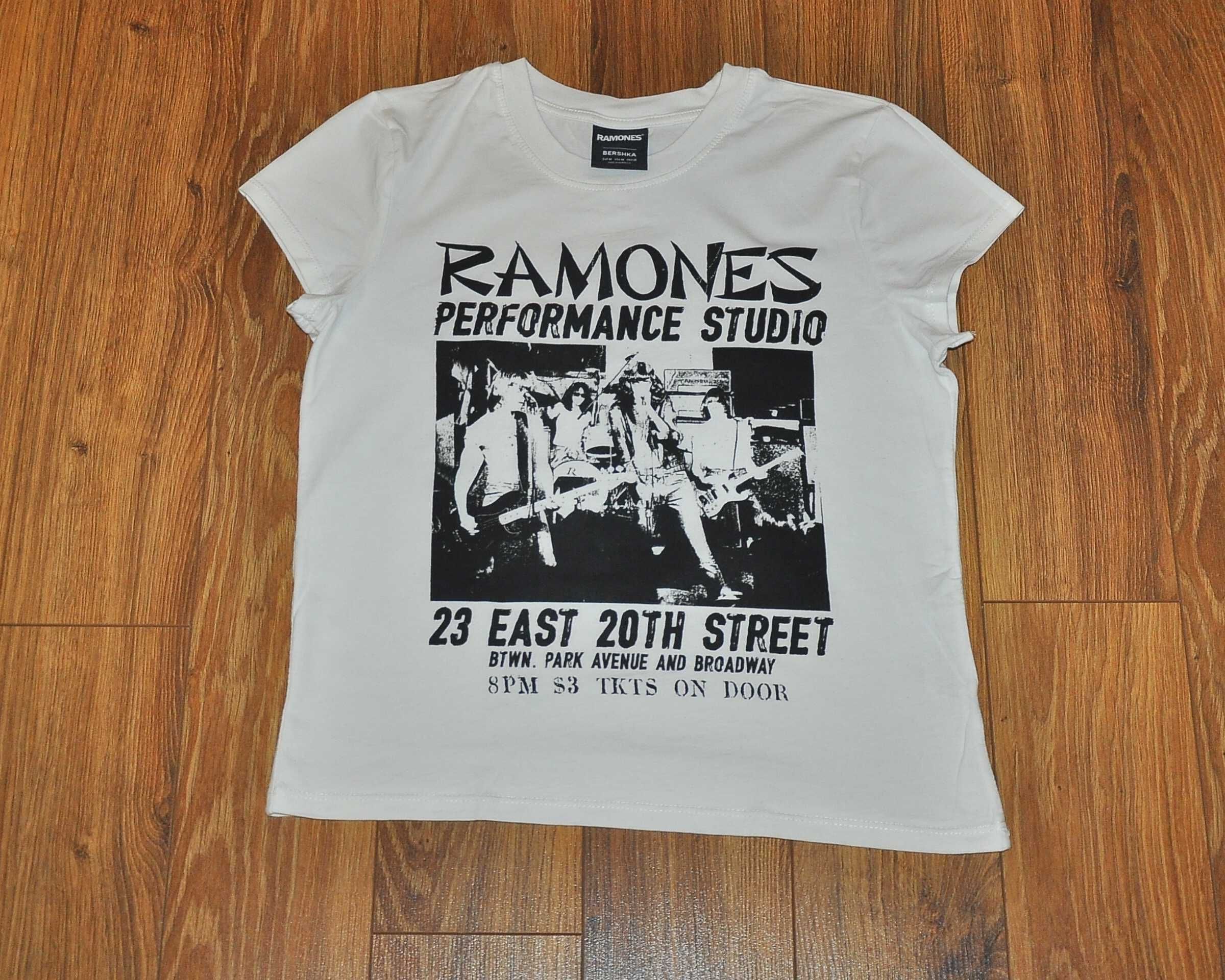 RAMONES - Performance Studio - koszulka rozm.M Punk BERSHKA