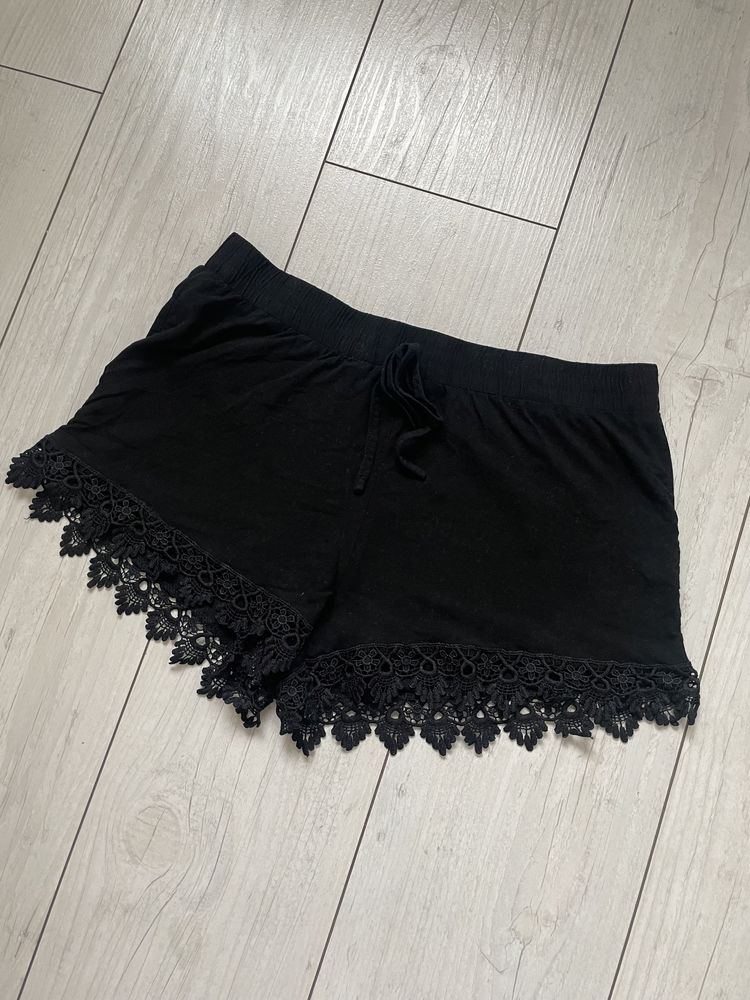 Szorty krótkie spodenki czarne z koronką 100% rayon  S M