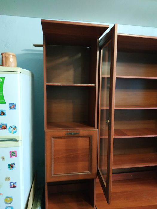 Стінка тумбочки.