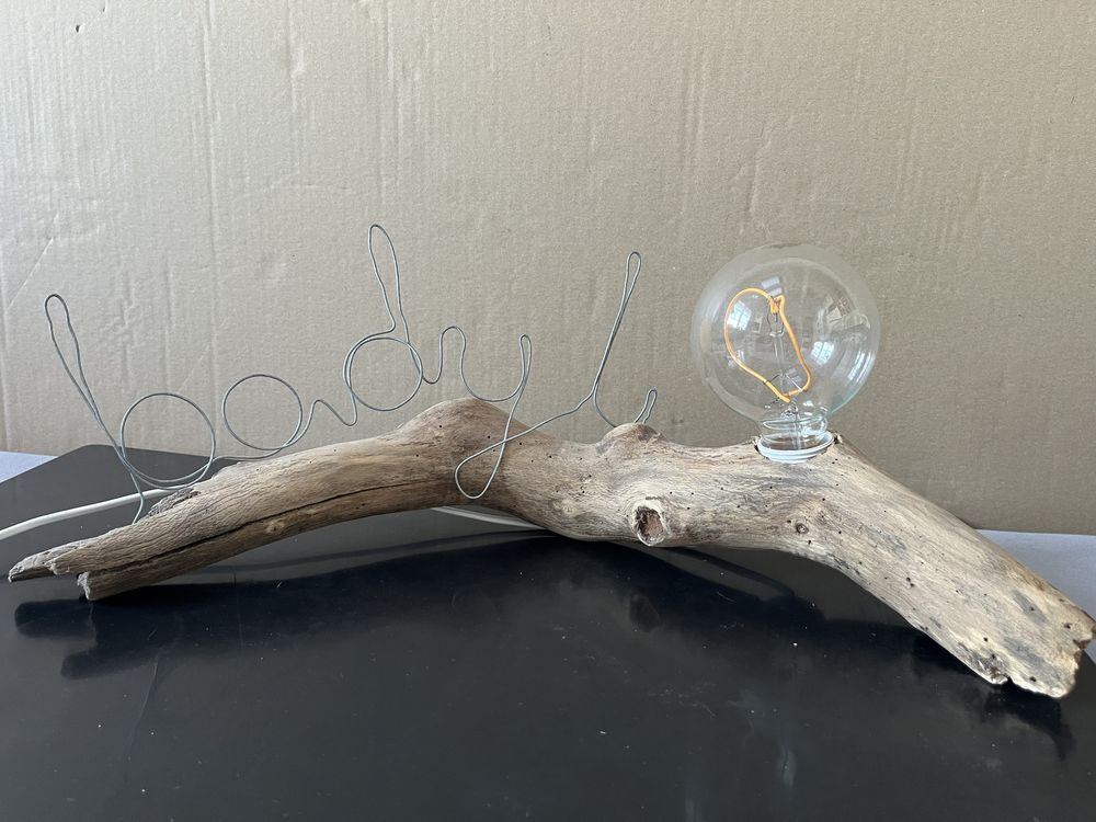 Ręcznie robiona lampa drewniana