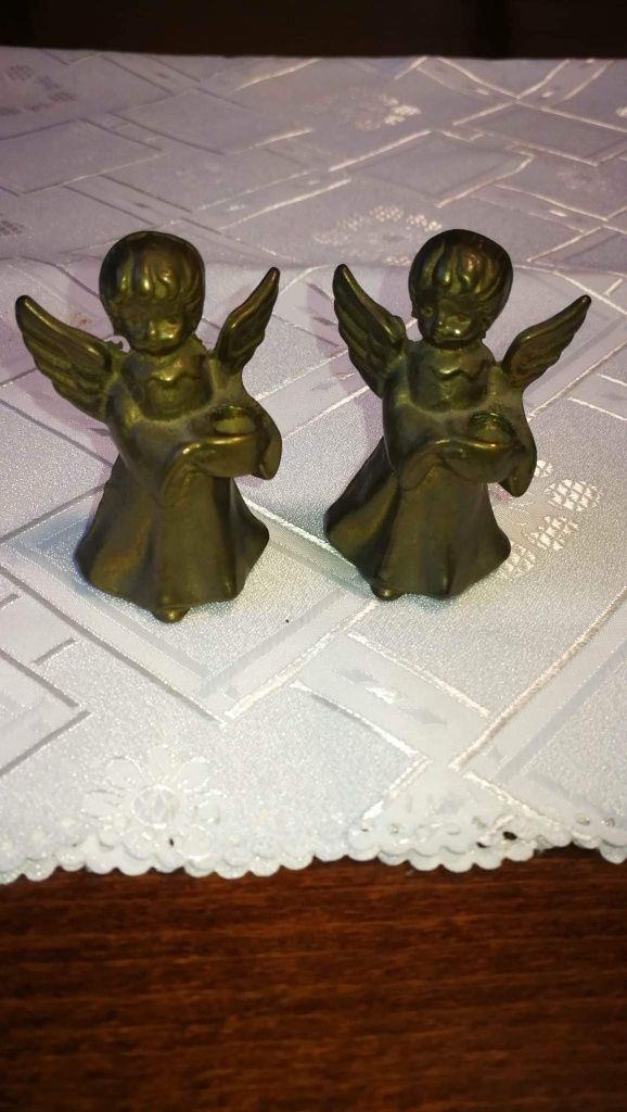 Dwa anioły z mosiądzu, figurki