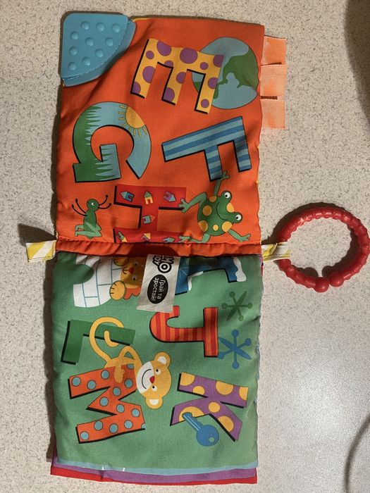 Дитячі іграшки, розвиваючий килимок, книжечка