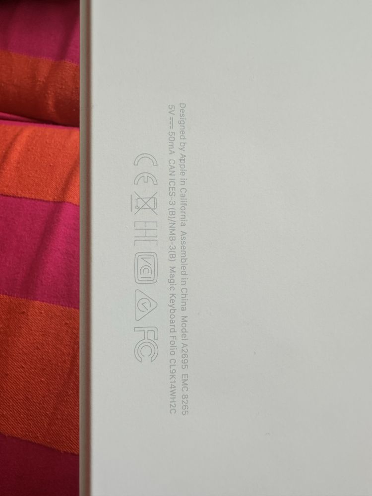 Tablet APPLE iPad 10.9" 10 genrozowy plus klawiatura magic keyboard