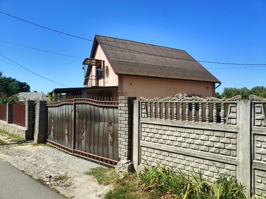 Продається двоповерховий будинок у місті васильків