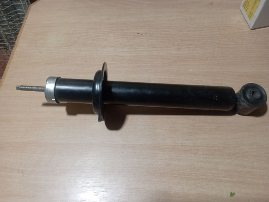 Задній амортизатор на автомобілі ВАЗ