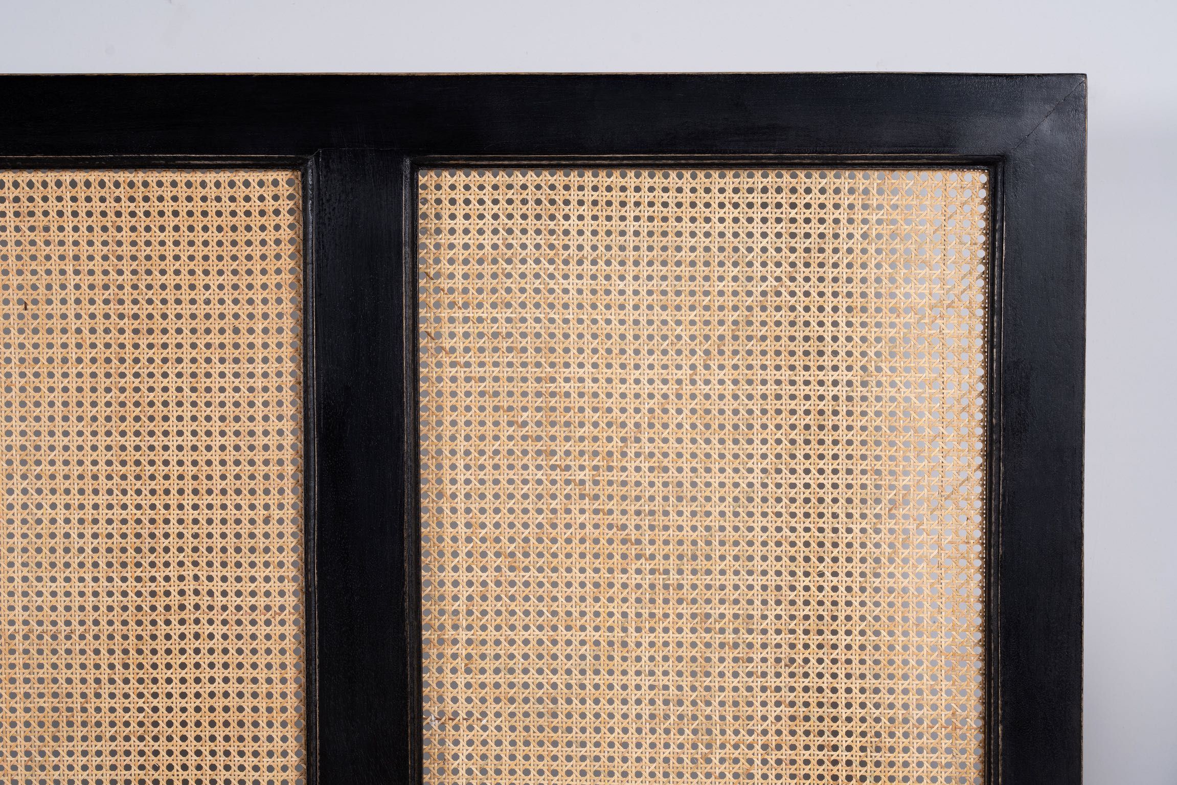 Łóżko rama drewniana z rattanem czarne 180x200 boho mango rustykalne