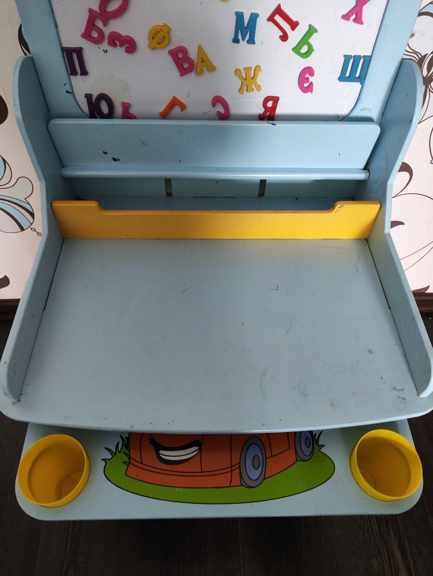 Дитяча стіл парта для хлопчика зі стільцем мольберт магнітна дошка