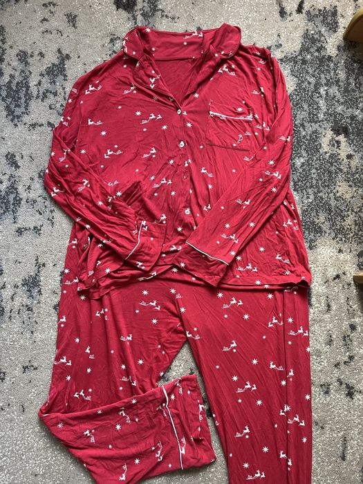 Жіноча новорічна піжама