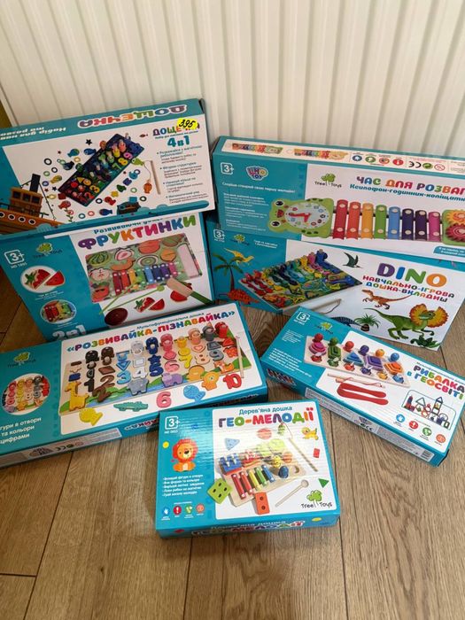 Дитячі сортери та бізі куб з дерева