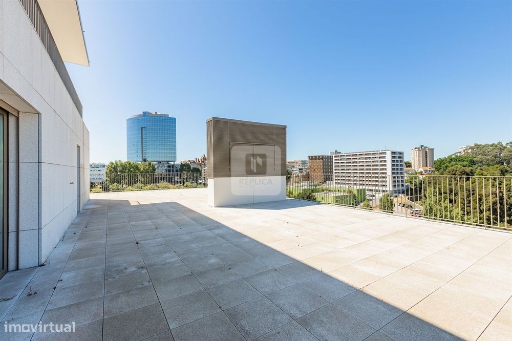 Apartamento T4 Duplex Novo, 2 terraços com 229 m2 na Alameda das Antas