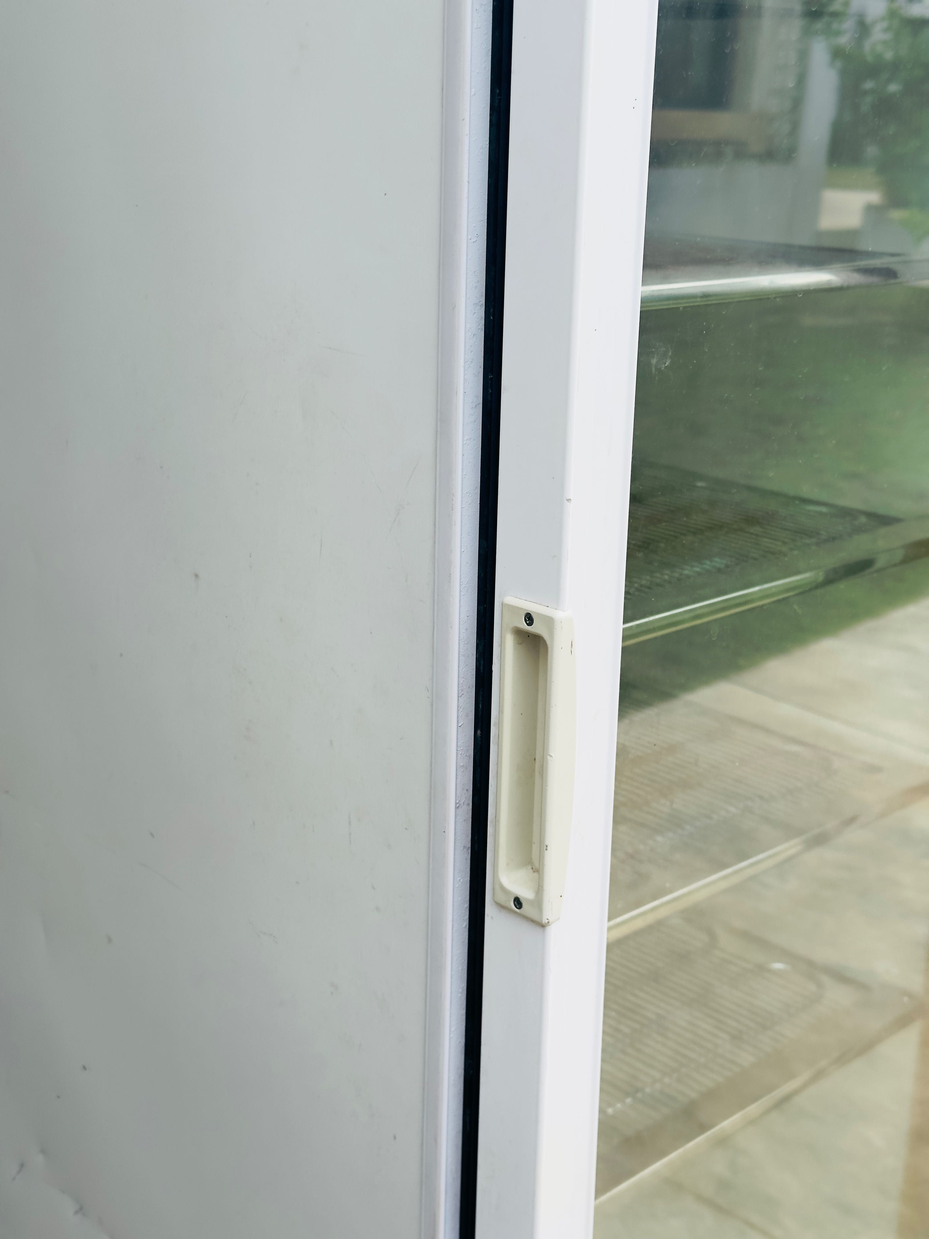 Arca Congeladora Vertical Fricon com Porta de Vidro