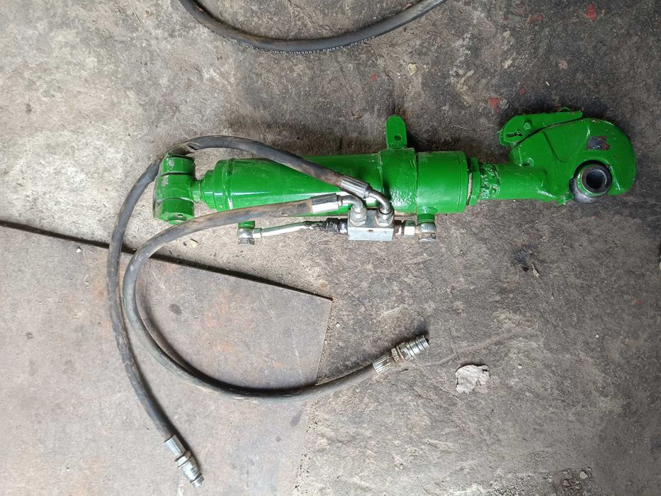 Sprzedam śruby centralne hydrauliczne, łącznik górny