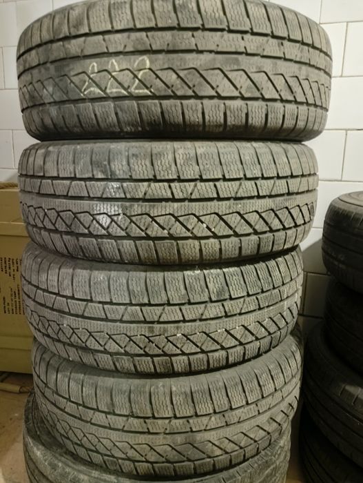 Зимня гума 235/65 r17