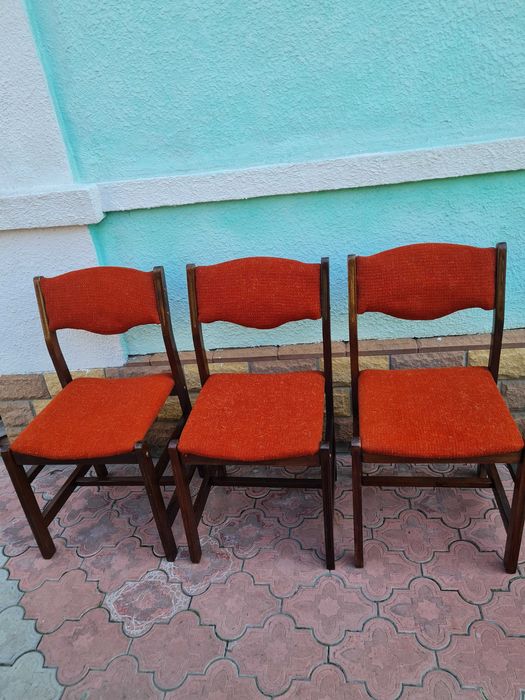 Продам столы и стулья  б/у, можно в кухню, предприятие, любое помещени