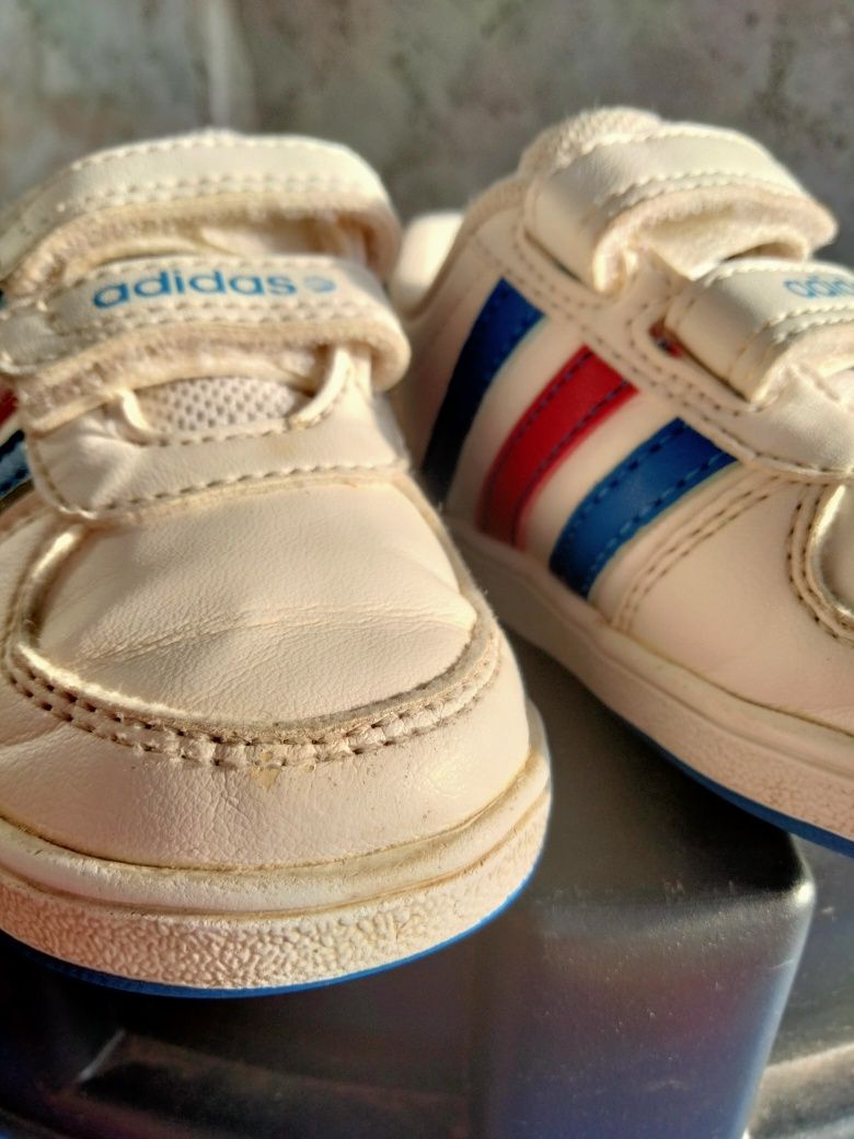 Продам кросівки на малюка Adidas