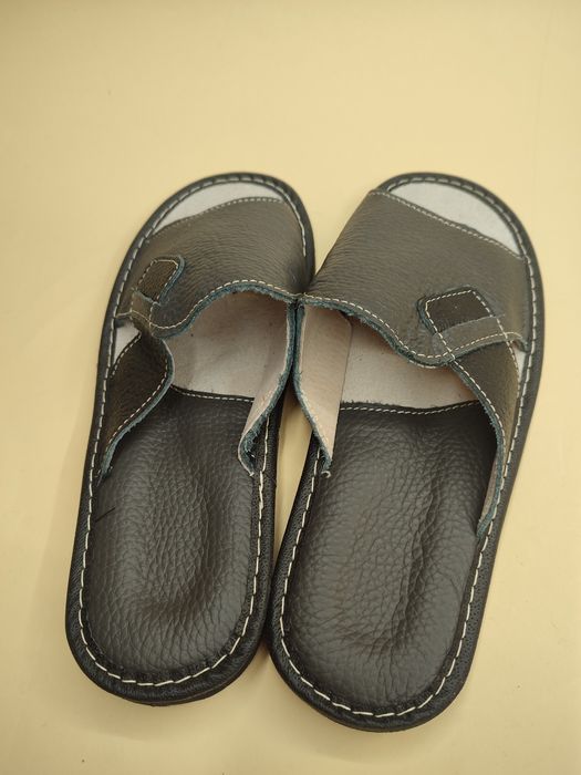 Шкіряні домашні капці