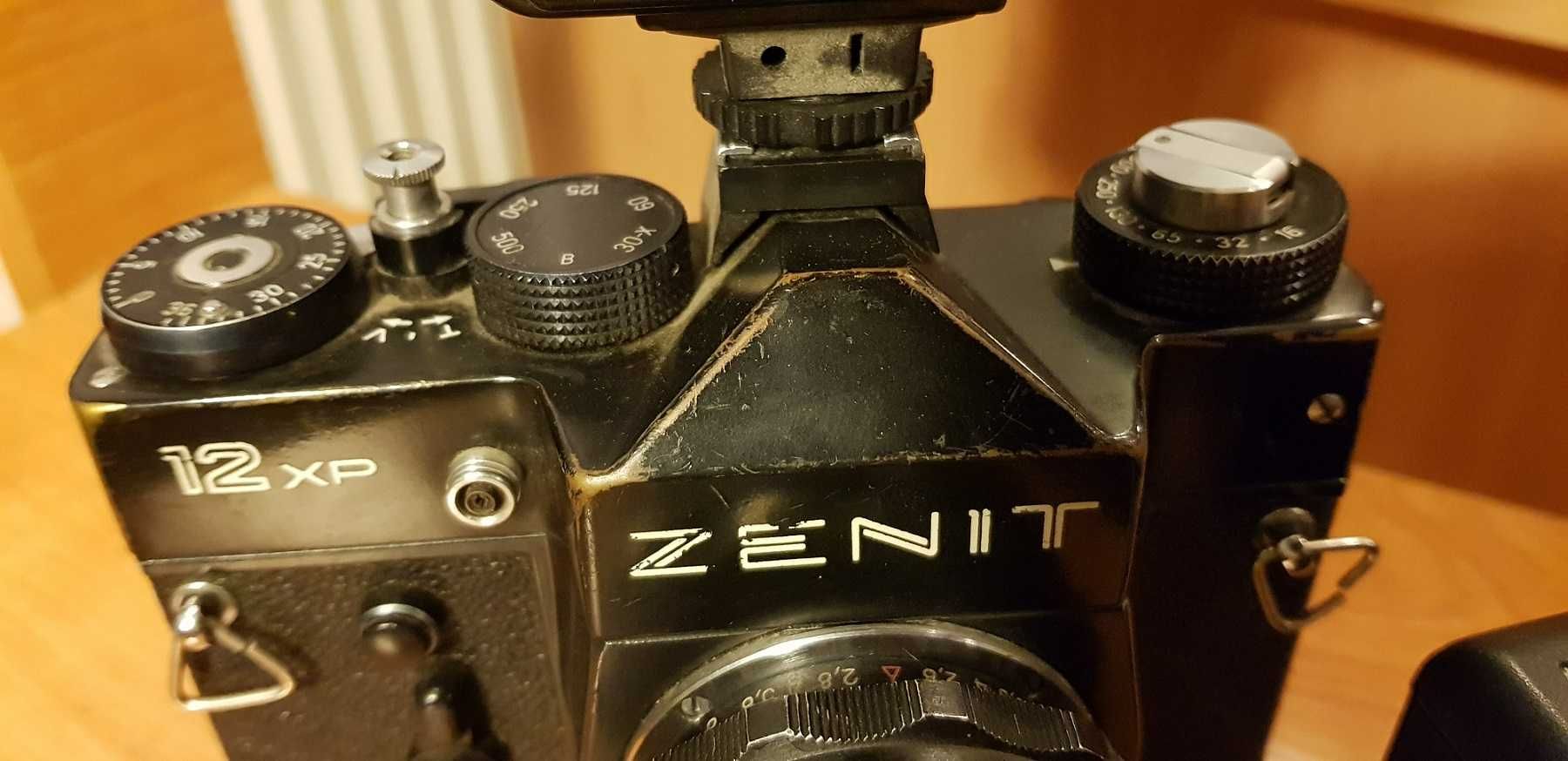 Aparat Zenit 12XP + Obiektyw MIR-1B 2,8/37 + lampa błyskowa LONDA