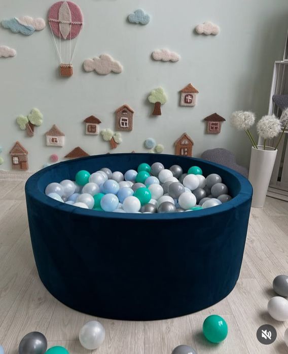 Сухой бассейн с шариками и без. Разные цвета. Сухі басейни з кульками