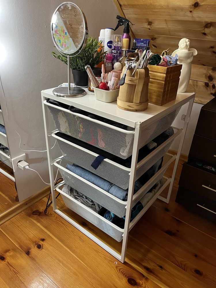 Jonaxel ikea bialy regal z koszami i górną półką