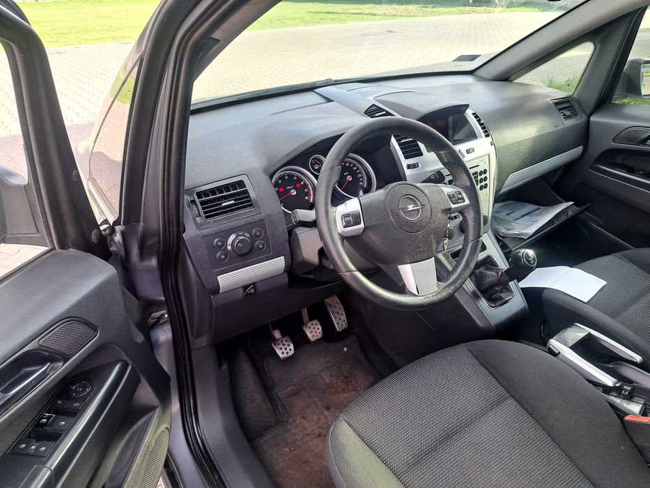 Opel zafira b OPC lift 2008 rok 1.8 140 km navigacja start stop hak