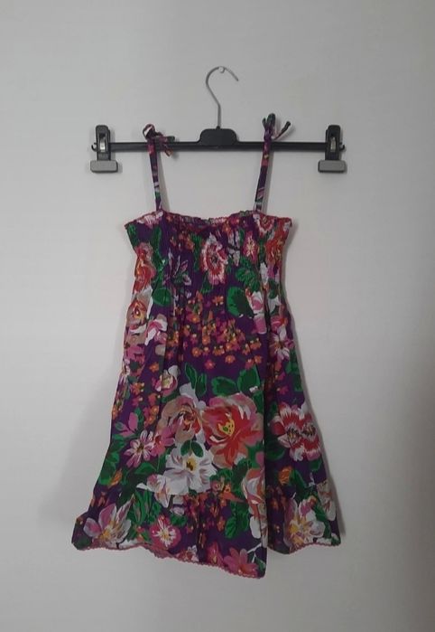 sukienka dziewczęca fioletowa rozkloszowana w kwiaty boho ramiączka
