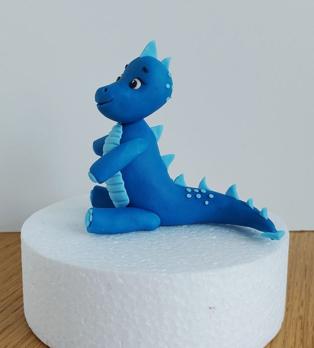 Figurka dinozaur dinuś na tort urodziny z masy cukrowej