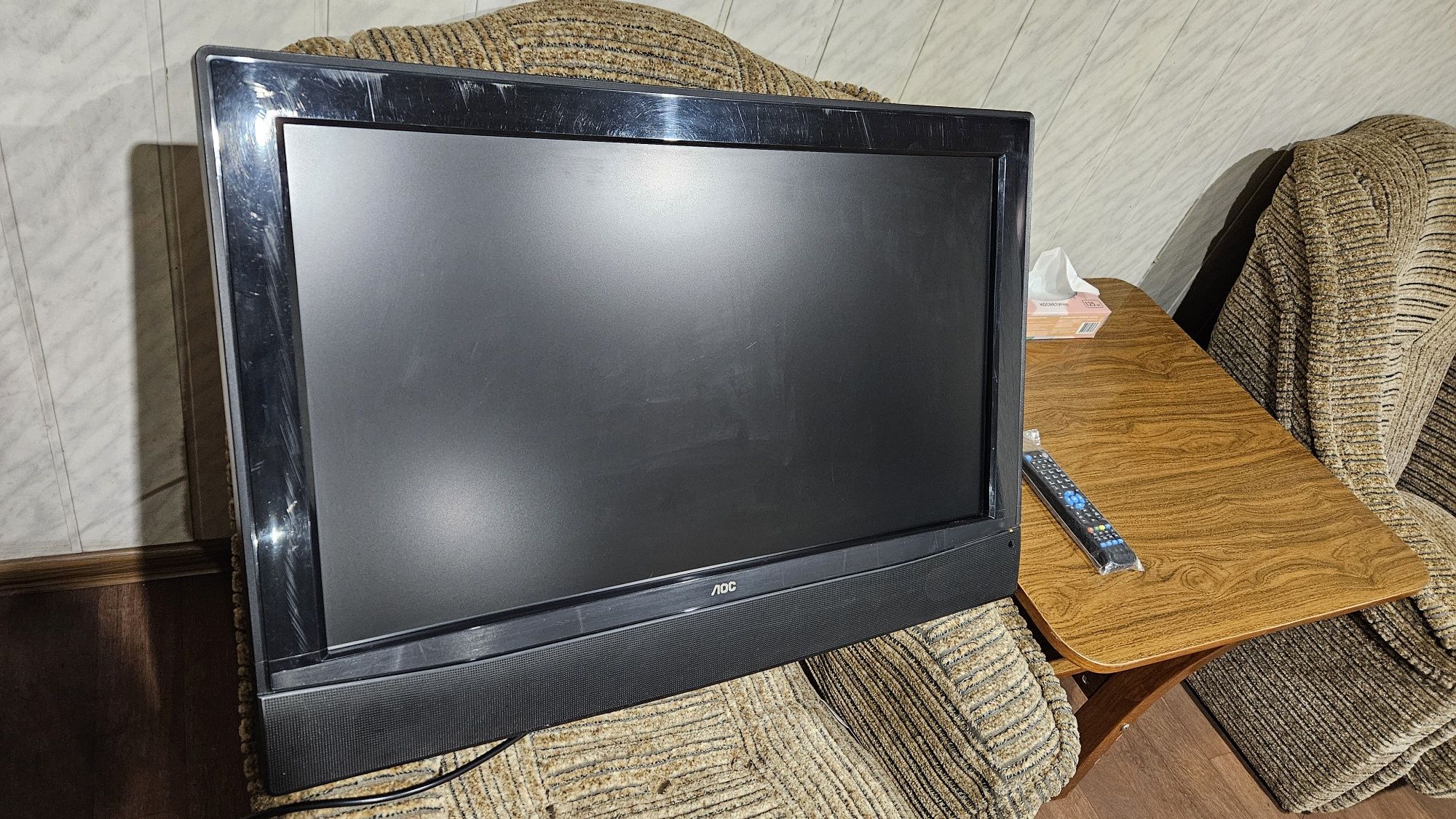 Телевизор LCD 32" полностью рабочий