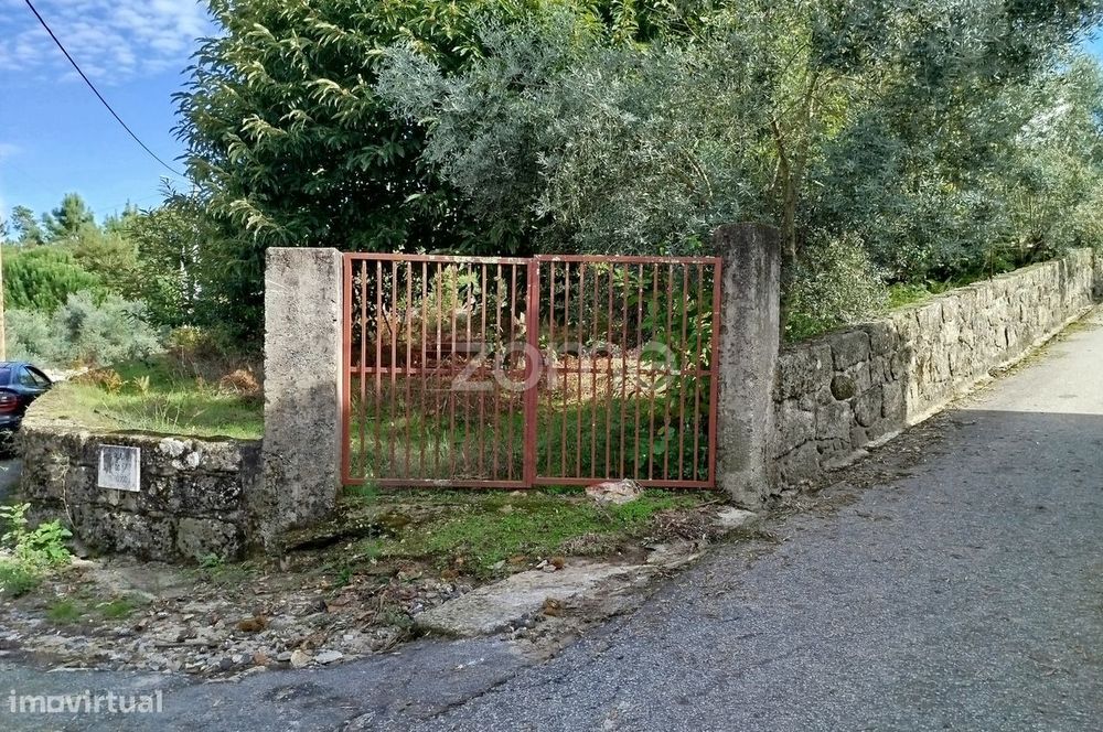 Lote para Construção com Localização Privilegiada e Serviços ao Red...