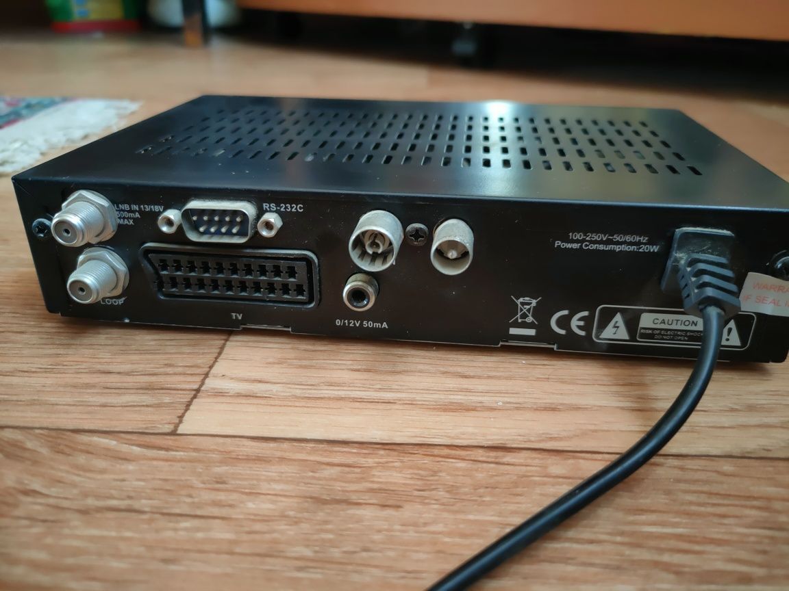 Спутниковый тюнер Q-sat st-09