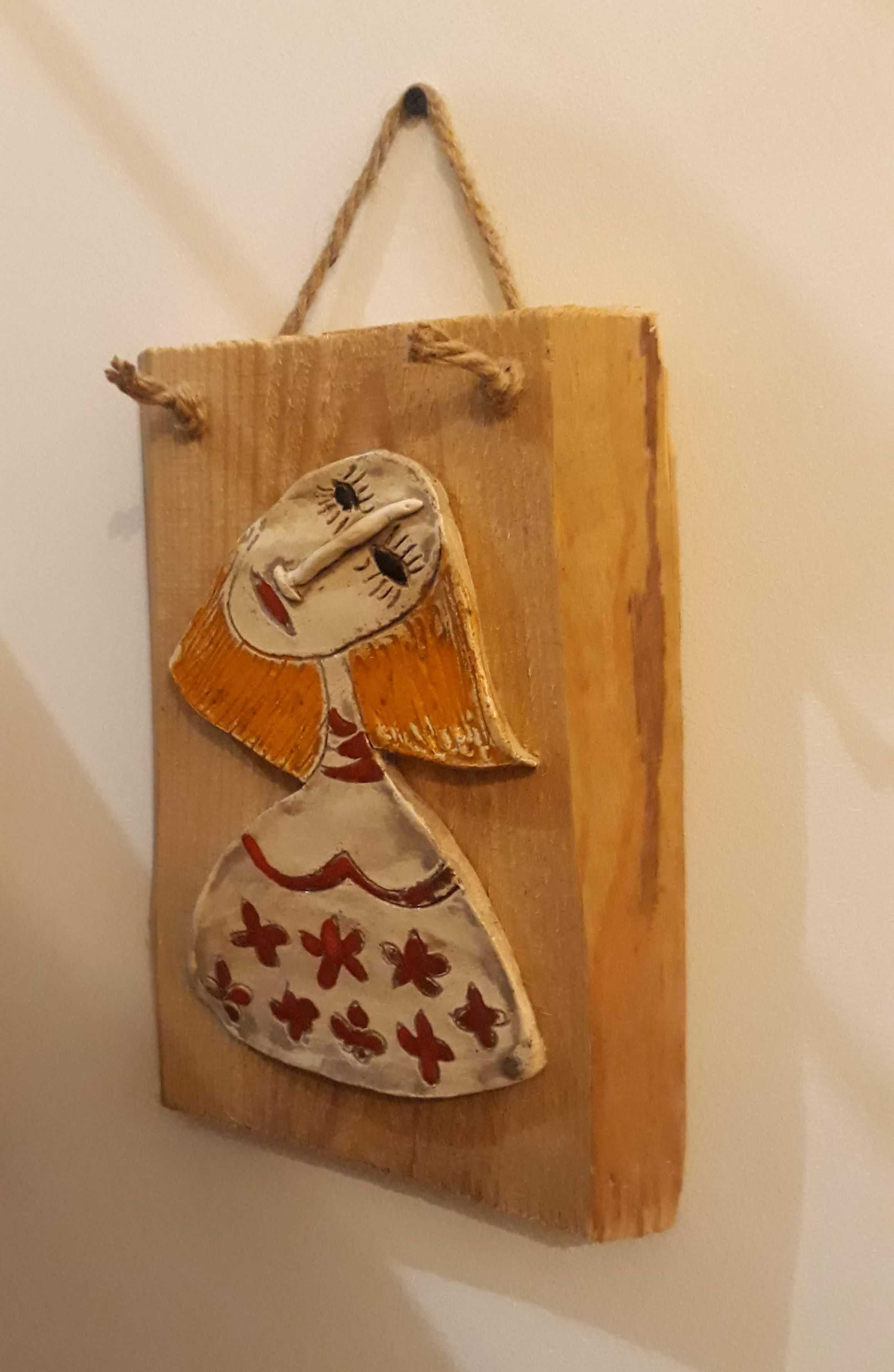 Ceramika na drewnie - płaskorzeźba 'Kobieta' - 100% Handmade!!!