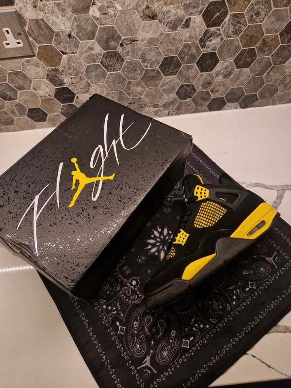 Jordan 4 Retro Thunder R.40